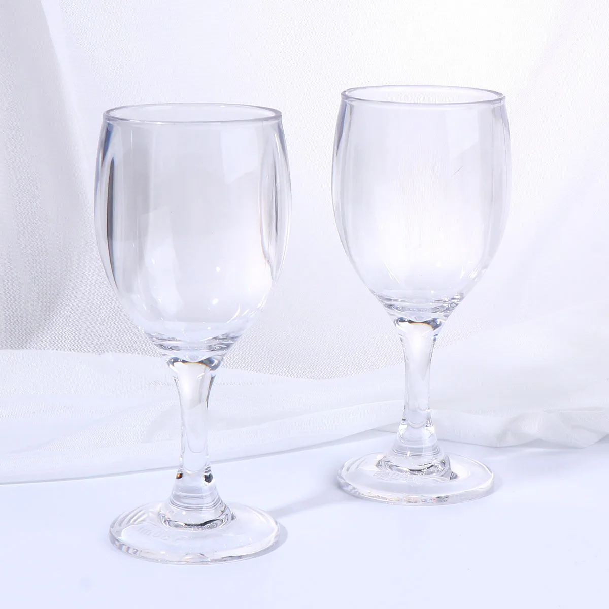 

2Pcs Beer Glass Acrylic Modern Style Cocktail Containers Martini Goblets for Bar Home Hotel Party Banquet Martini Glass