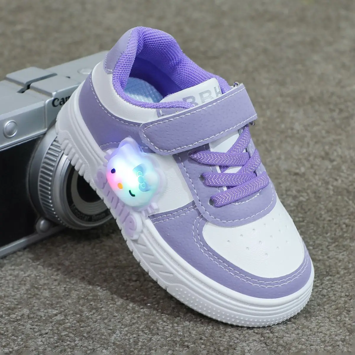 Sanrio Hello Kitty Prinses Schoenen voor Kinderen Meisje Emit Light Kinderschoenen Lichtgewicht Kawaii Cartoon Comfortabele Sneakers Nieuw