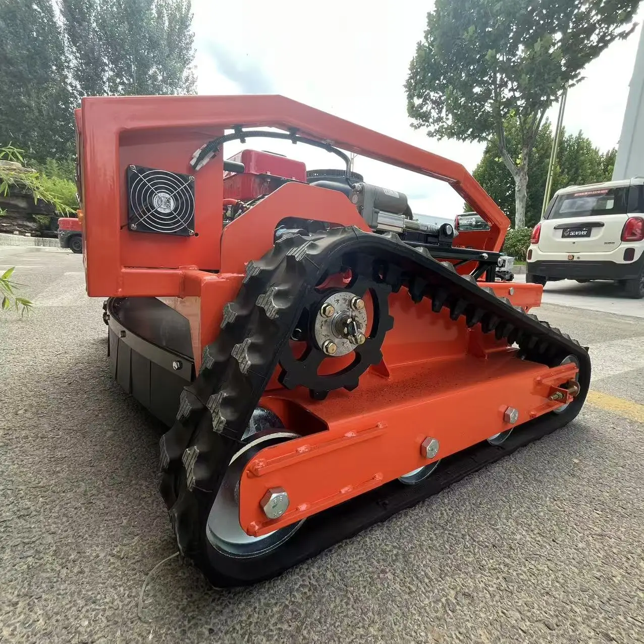 "Robot Pemotong Rumput Efisiensi Tinggi – 4000 ㎡ Mesin Pemotong Rumput, 608CC Tenaga Kuda Tinggi, Pisau Ganda dengan Tombol Darurat