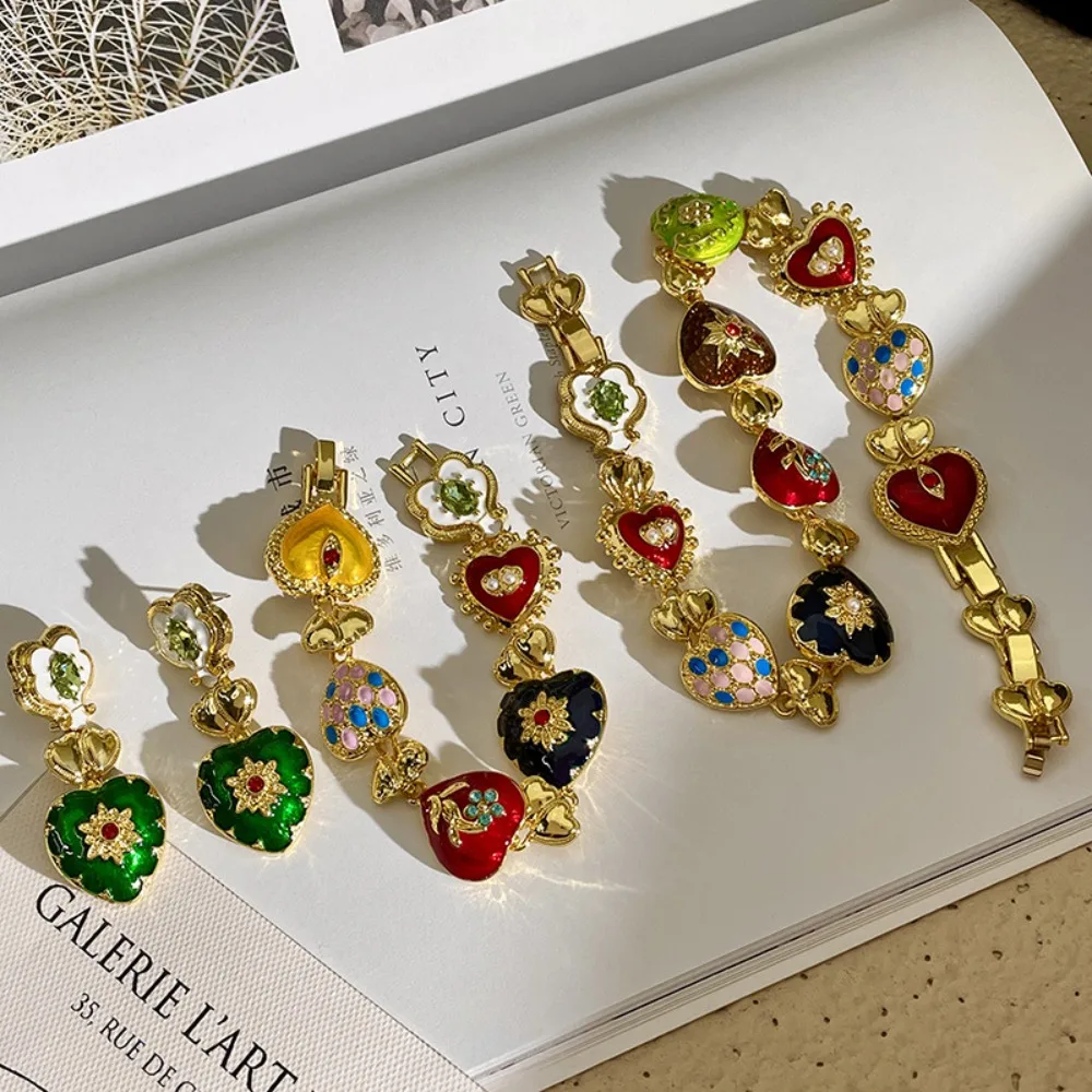 Retro Colorful Artistic Carved Jewelry Carving Colorful Medieval Flower Heart Necklace Palace Style Relief
