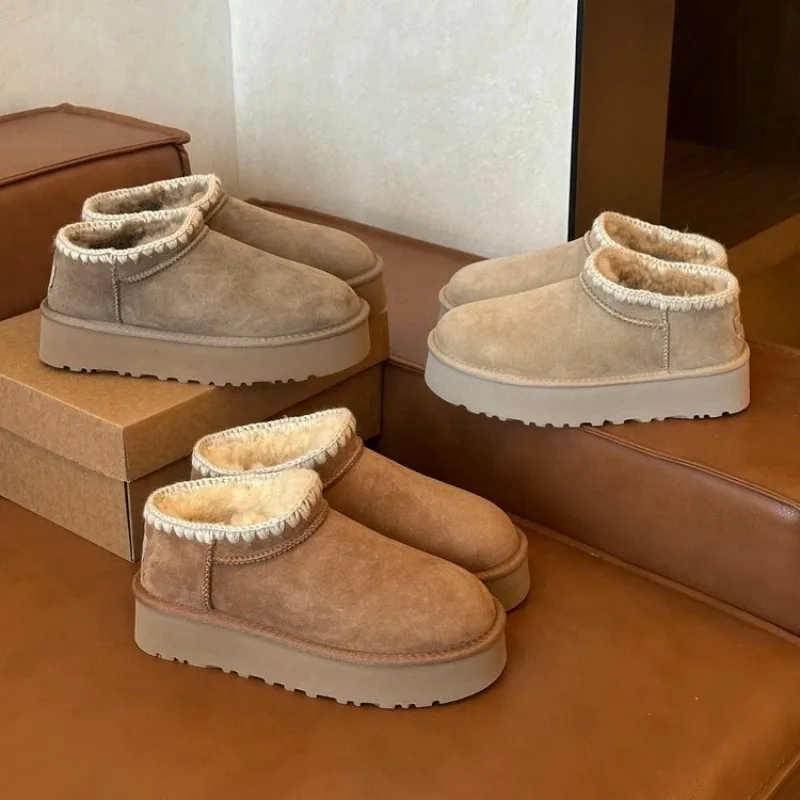 Winter classic warm-up snow boots. Short outdoor plush anti-slip ankle boots. Women's cotton shoes. Available in three colors.