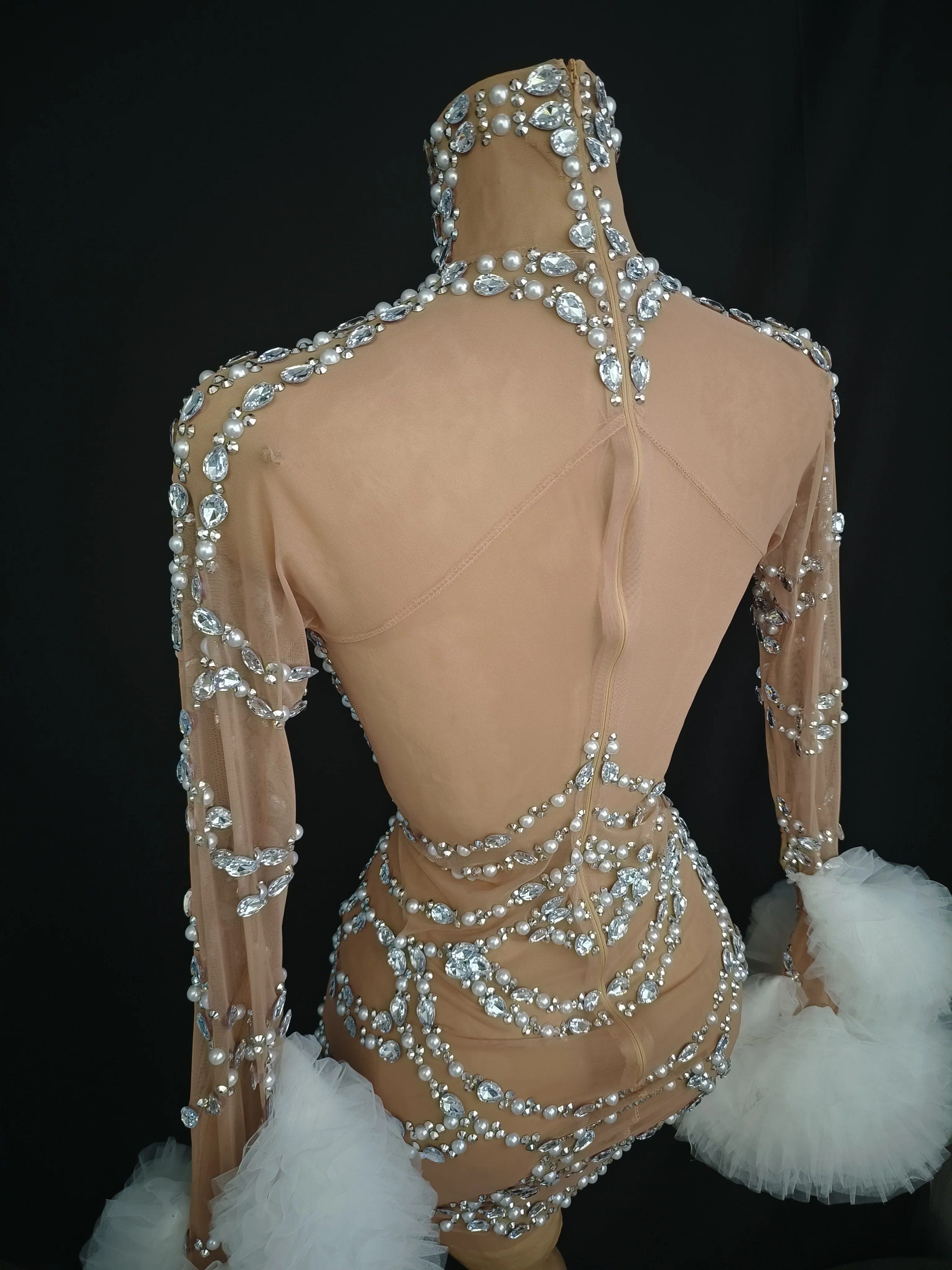 ชุดเดรสค็อกเทลคริสตัลระยิบระยับประดับมุก ดีไซน์เซ็กซี่ผ้าตาข่ายบางเบา เหมาะสำหรับงานพรอม งานเฉลิมฉลอง งานกาล่า งานปาร์ตี้ ชุดสาวมั่นสไตล์เผ็ดร้อน โมเดิร์น