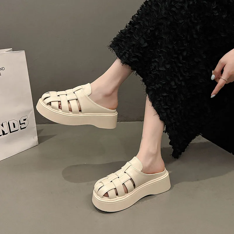 

Модные, универсальные, удобные и нескользящие женские тапочки на толстой подошве с водонепроницаемой платформой.