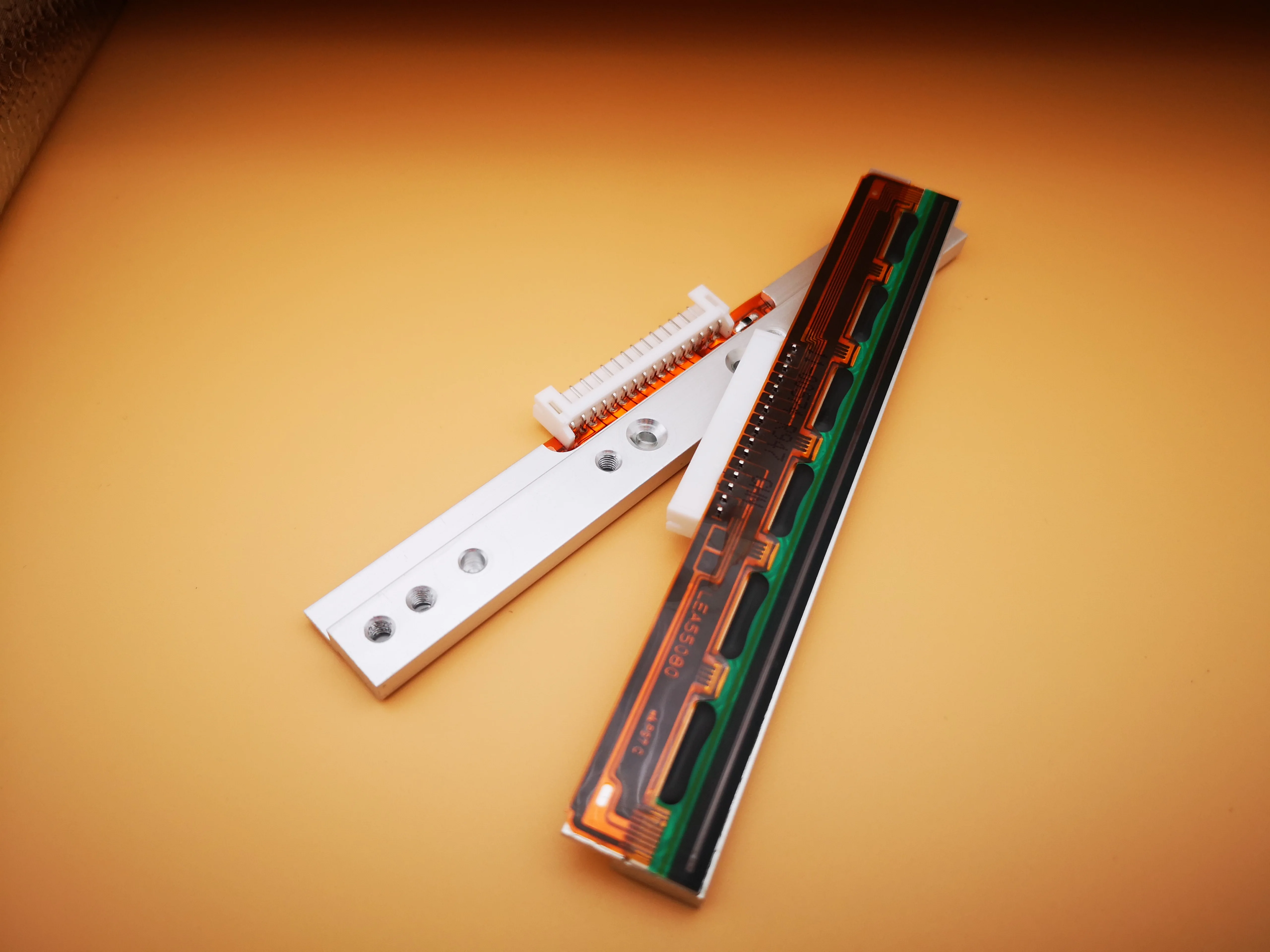 

Головка печати штрих-кода dt058-50 EZ1100 EZ1105 EZ1105PLUS G500U G-500U Новая оригинальная печатающая головка штрих-кода ez-1100 ez-1105 g500-u g500