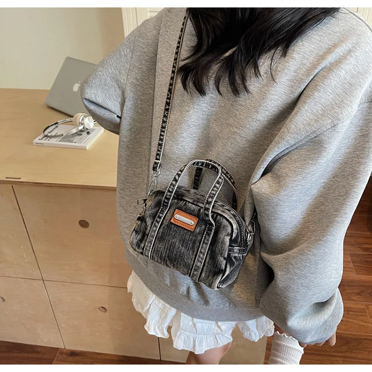 Winter Hot-selling New High-value Fashion Designer Denim Bag Women's Casual Simple and Versatile Light Shopping Messenger Bag