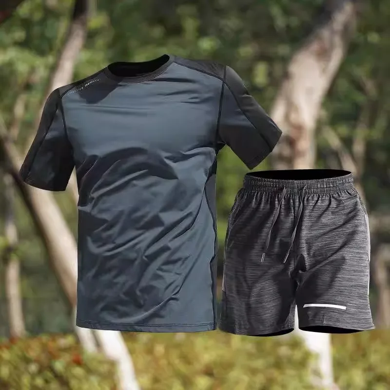 

Легкий комплект из ледяного шелка: футболка и шорты для мужчин, дышащий летний спортивный костюм для бега и активного отдыха...