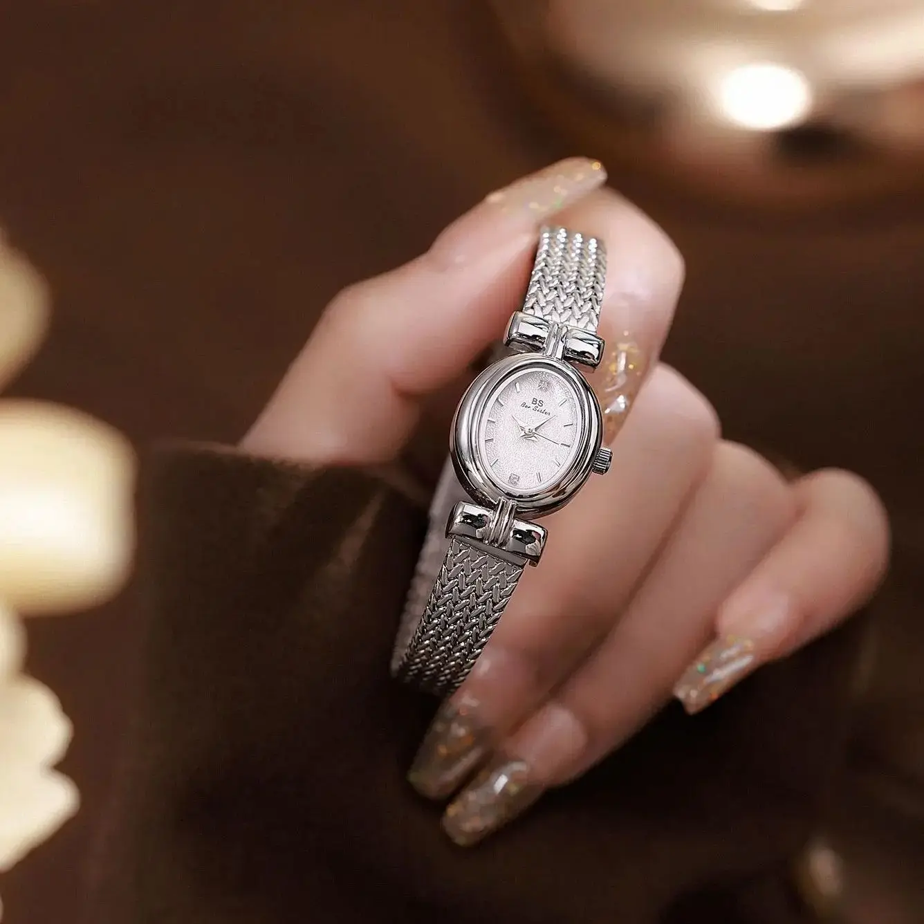 Reloj dorado de lujo para mujer, elegante reloj de pulsera de cuarzo Retro resistente al agua, cinturón de malla, reloj pequeño, nuevo modelo regalo para mujer 2025