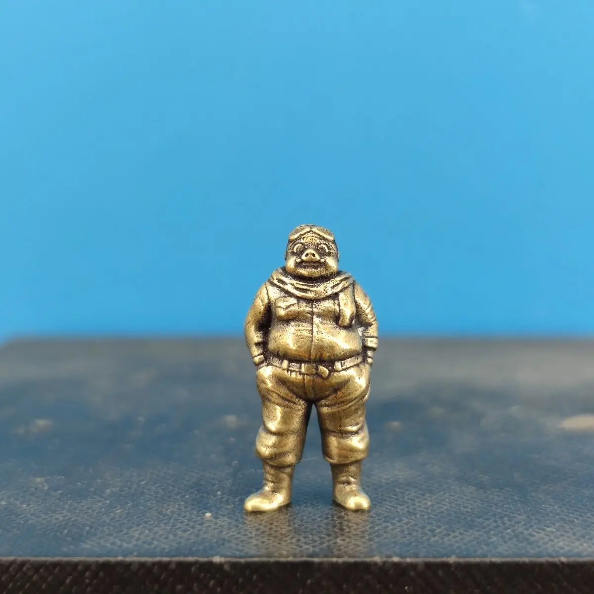 

2.7cm Brass Retro Pilot Sculpture - Hand-in-Pockets Aviator Unpainted Miniature for Desk Decor, Collectible Craft​