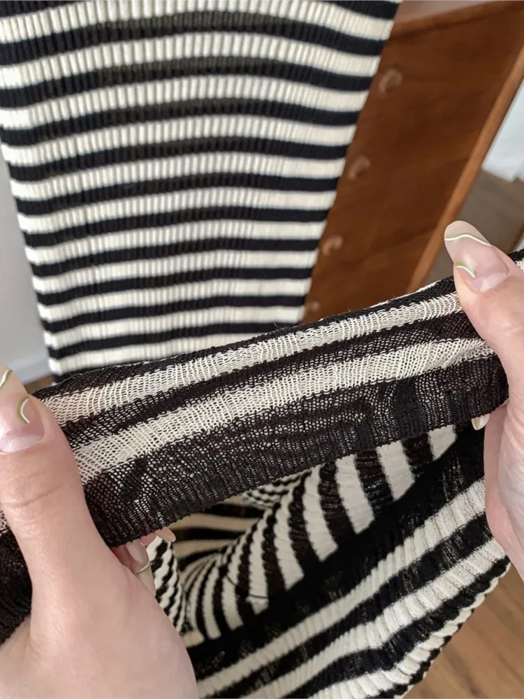 2025 แขนสั้นลายถักชุดยาว V คอบาง Hollow OUT ชุดลําลองสูงยืดฤดูร้อนวันหยุดชายหาดหญิงผ้า