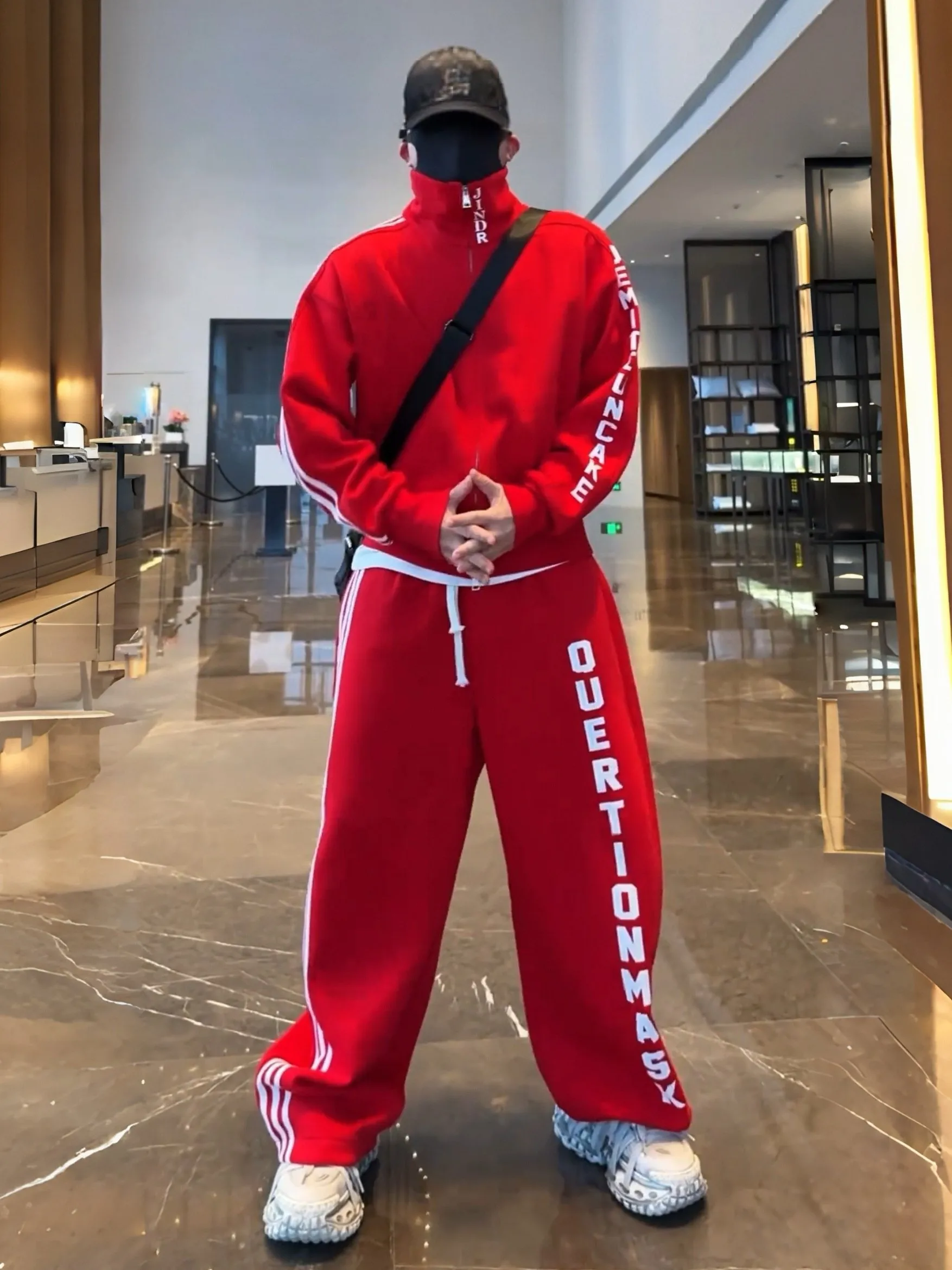 

Весенний новый мужской повседневный комплект из плотной ткани с принтом Ice Cra, модный бренд Haome, свитшот с воротником-стойкой и спортивные брюки.