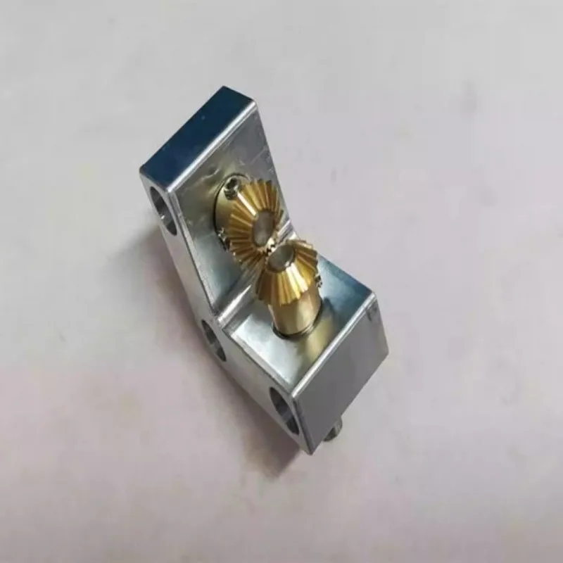 Spot 90 Degree Converter, Small Conical Bevel Gearbox Right Angle Commutator, Output Shaft Diameter 4mm Speed Ratio 1:1