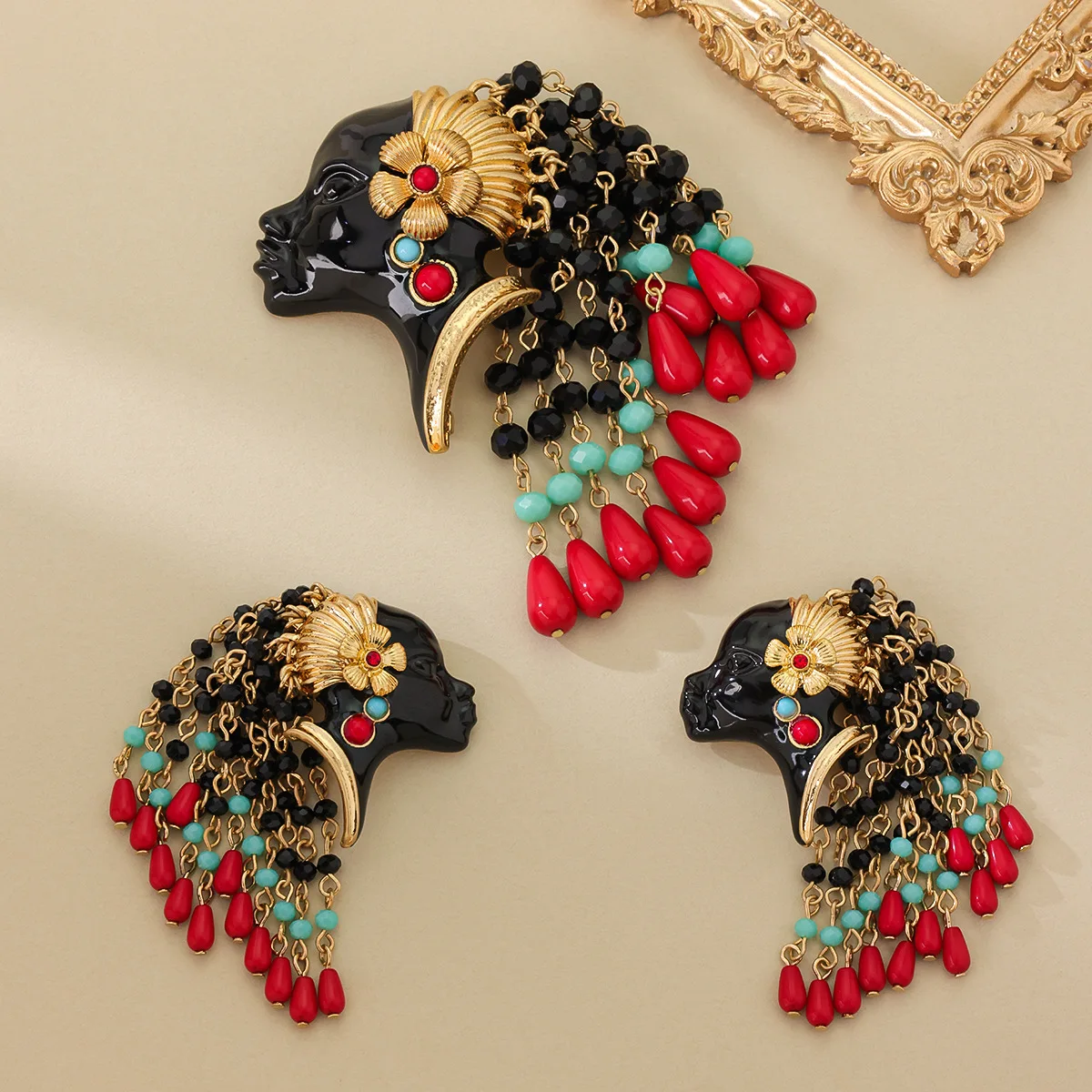 Bohemian Tassel Ear Cuff Brooch Gold Plated Black Base Red Turquoise Beads Fringe Women Fashion Personality Ethnic Jewelry