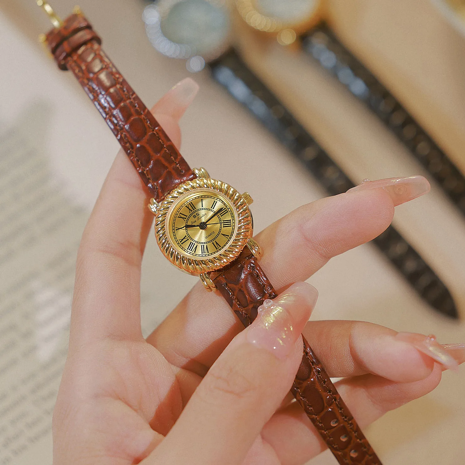 2024 Classic Leather Brown Small Gold Watch with Unique Square Dial Design Waterproof Quartz Women\'s Watch As A Gift for Girls