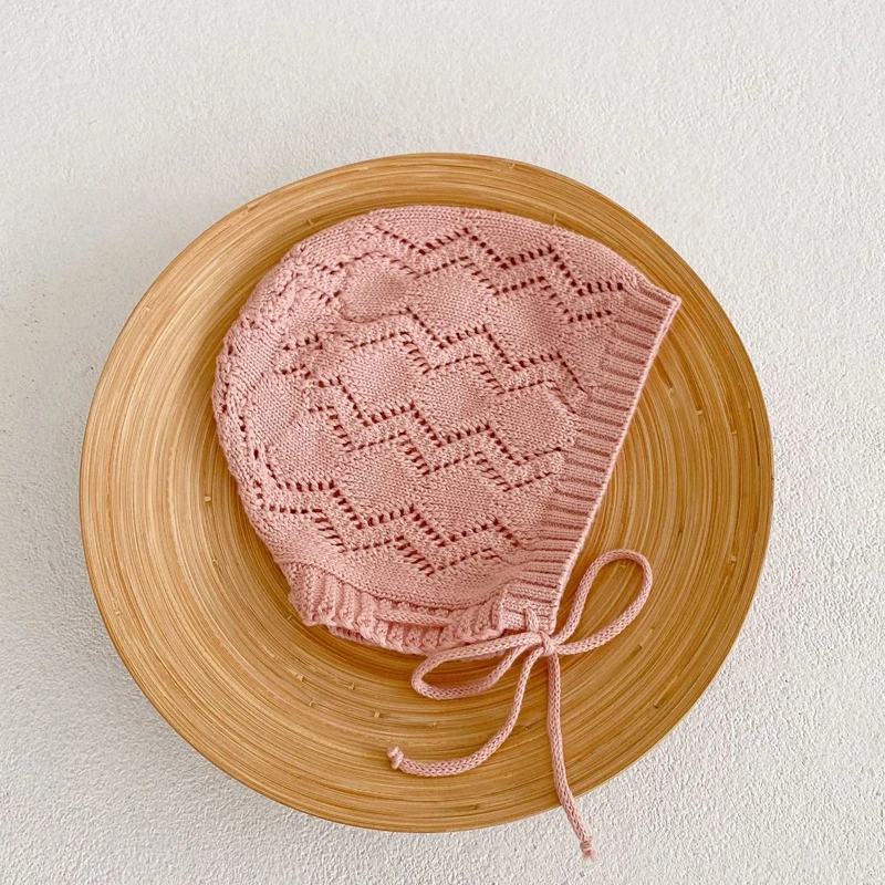 Nuovi vestiti per bambini autunnali, ragazze di 0-3 anni, cappello di filato di cotone lavorato a maglia scavato in tinta unita