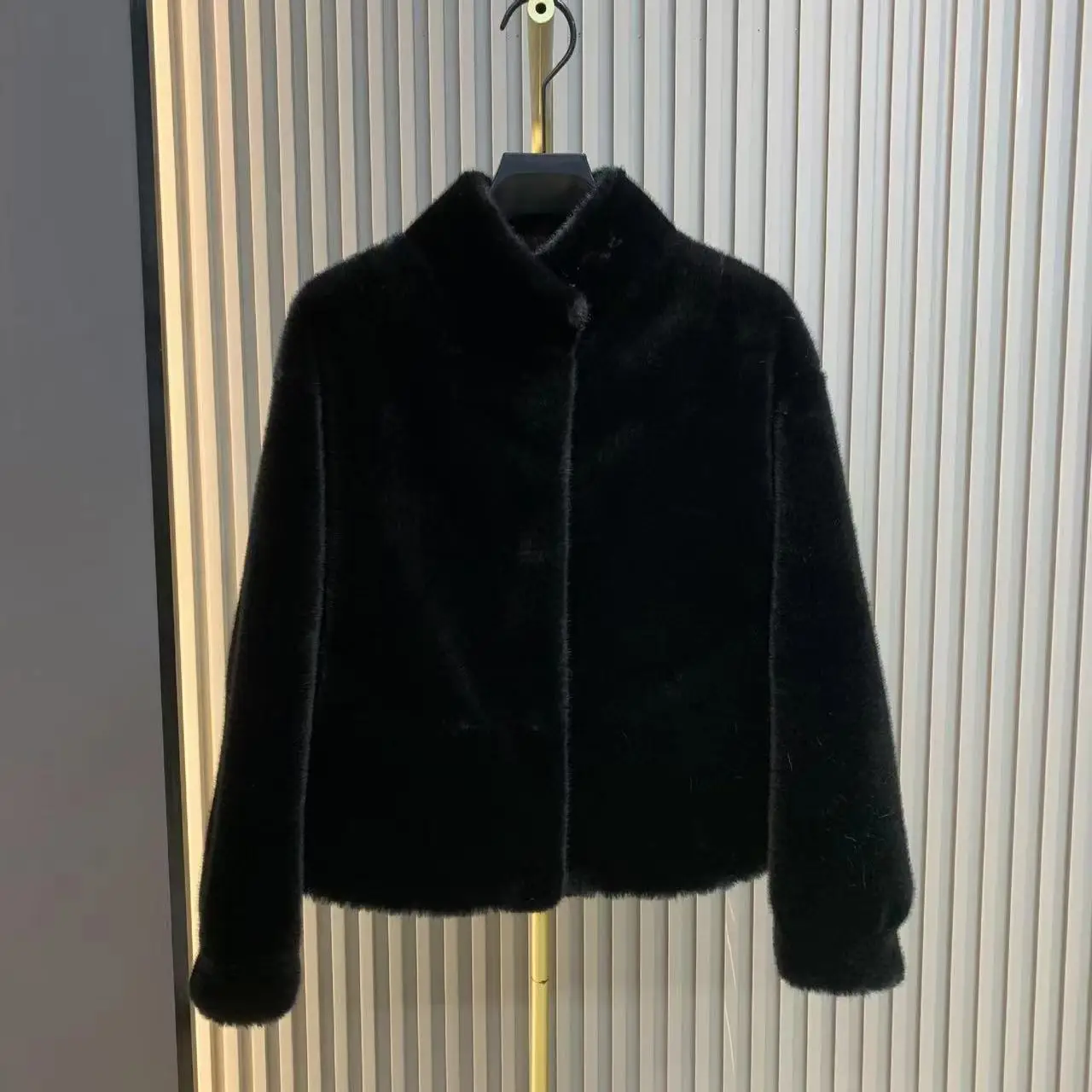 Women Faux Velvet Coat Short Jacket Solid Stand Collar Long Sleeve Single Breasted Loose Fit Thick Casual Streetwear 2025 Winter