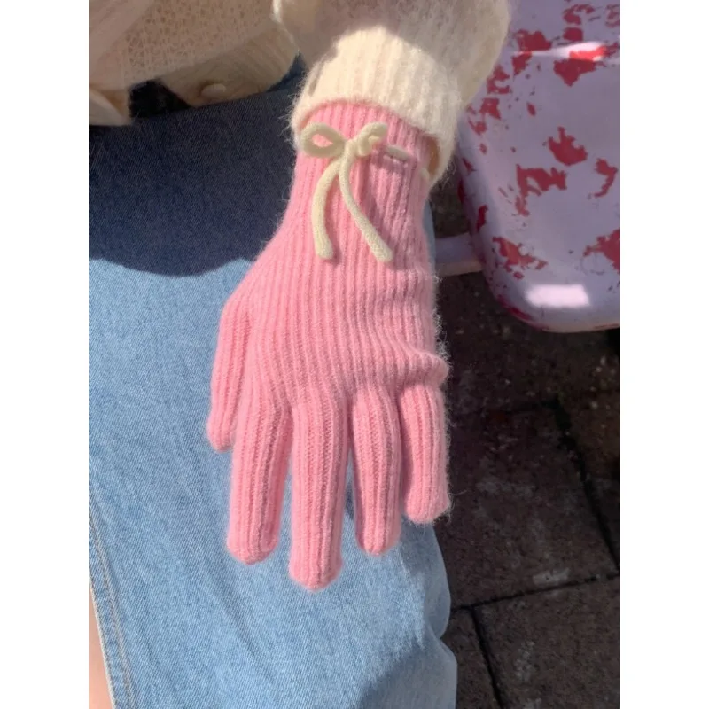 Winter warmth, cute and versatile, soft and glutinous small temperament, bow shaped gloves for warmth, touch screen leakage