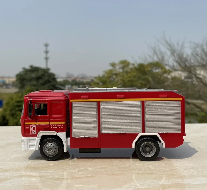 1/43 recién llegado, precio especial, motor de bomberos americano de Metal fundido a presión, modelo clásico, colección de juguetes para niños