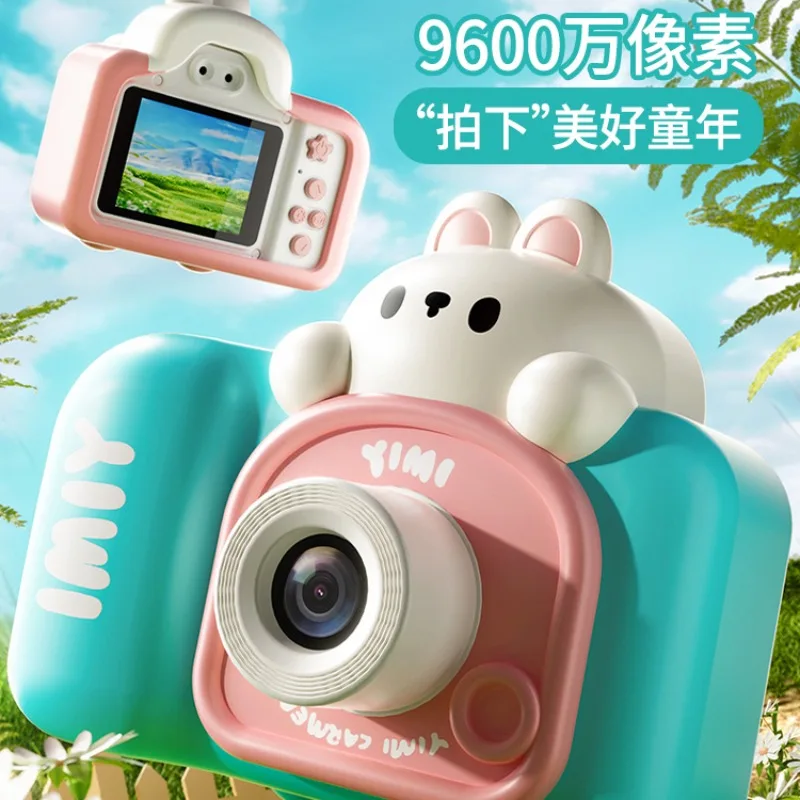 Children's camera toys can take pictures and print Polaroid