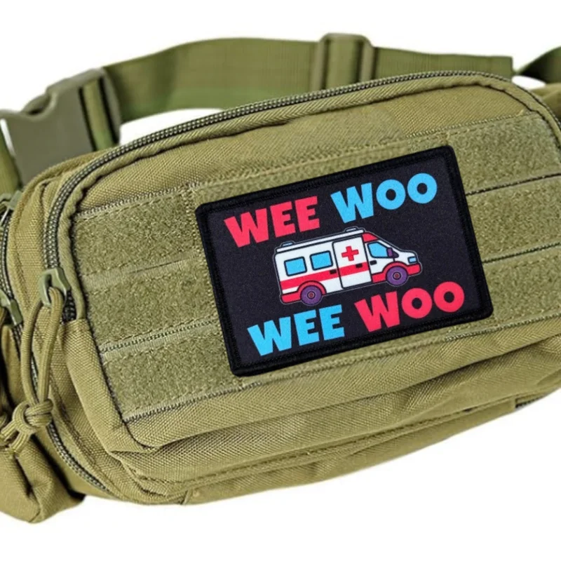 Parche táctico ambulancia Wee Woo con velcro gancho y bucle - imagen 4