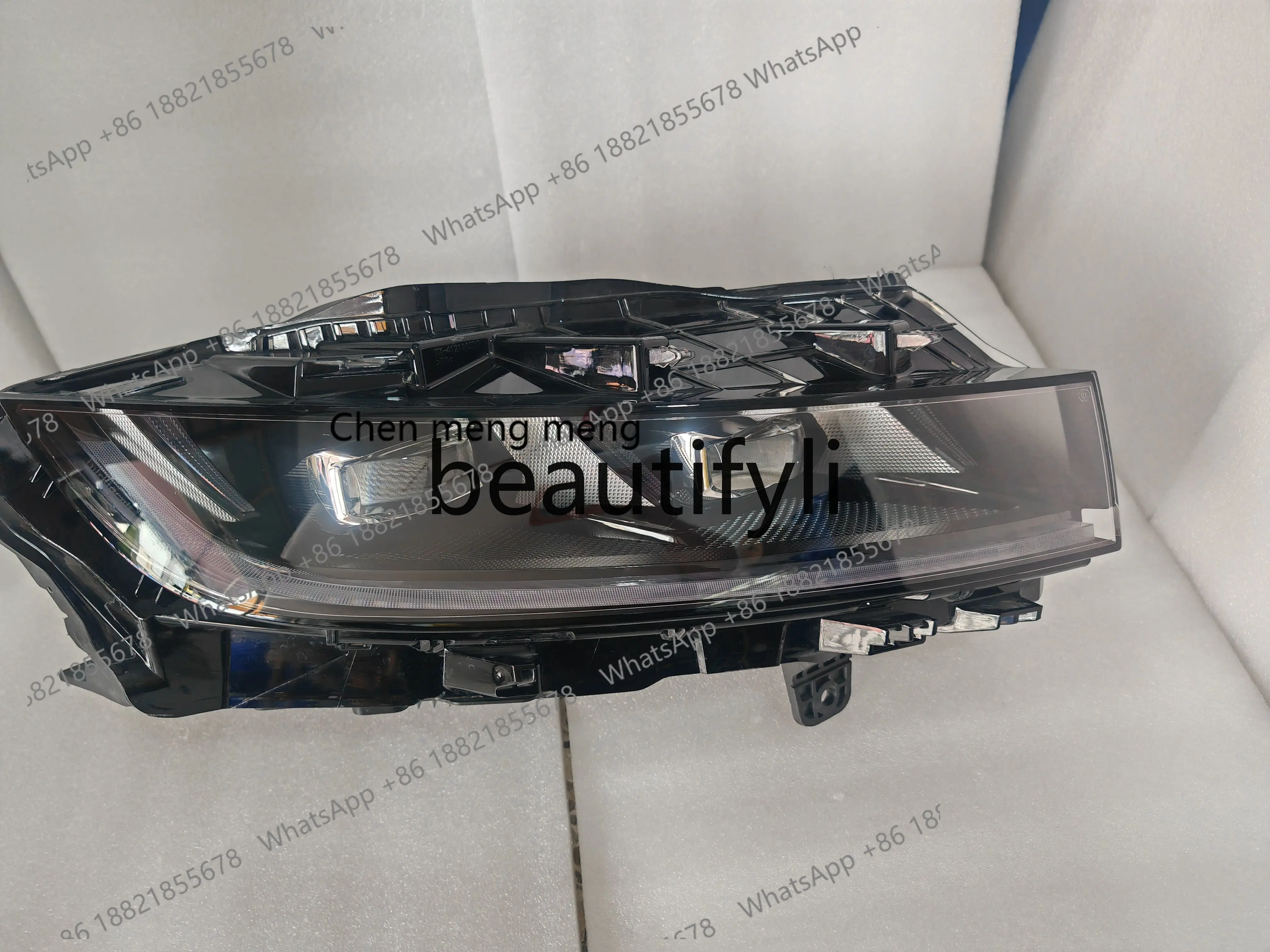 

Фара в сборе со светодиодными дневными ходовыми огнями