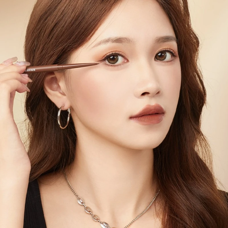 

Ultra-fine eyeliner gel pen for precise inner and outer line definition. Waterproof, sweatproof, and long-lasting color.