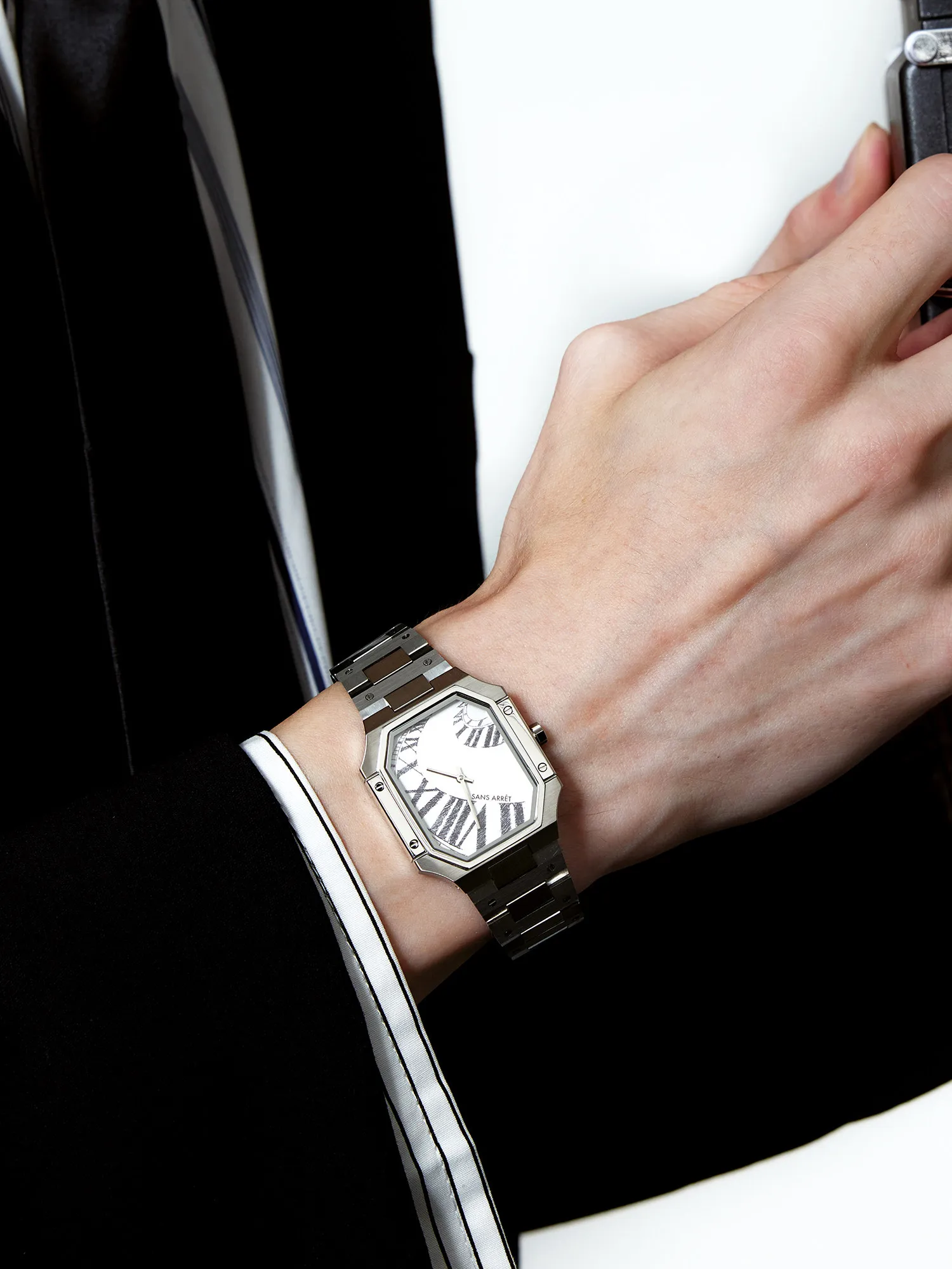 

Three Times Huanyu Ambitious Family Series Watch Men's Square Retro Fashion Steel Belt Men's Watch