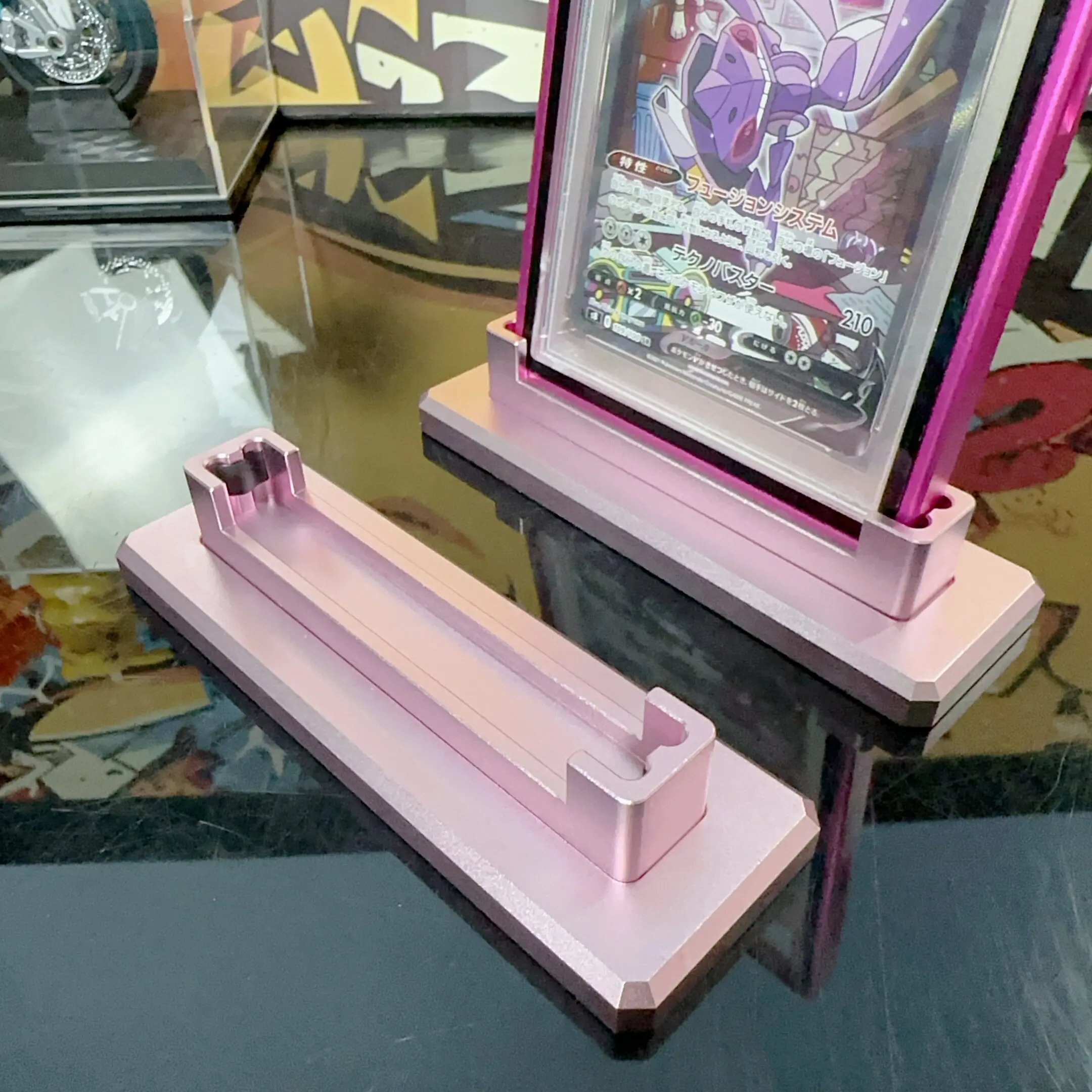 حامل عرض بطاقات من سبائك الألو - مراجعة Graded Card Display وسعره