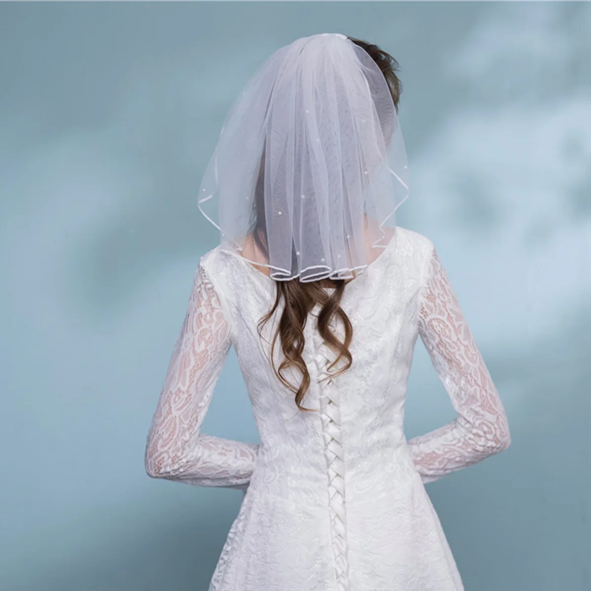 طرحة زفاف قصيرة، حجاب زفاف بتصميم بسيط، مشط بطول الكتف لحفل العروس، اقتراح التصوير الفوتوغرافي