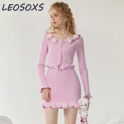 LEOSOXS Romantic Sweet Flowers Knitted Sweater Skirt Set Autumn Crochet Contrasting Color Sweater Cardigan Top Mini Skirt Women