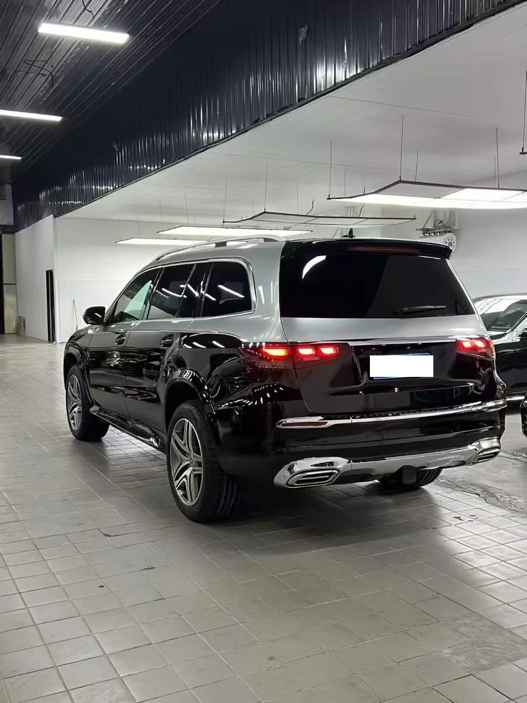 Body Kit for -Benz GL W166 to GLS W167 Model, Featuring a Bumper, Grille, Hood, Fenders, and Headlights. view 4