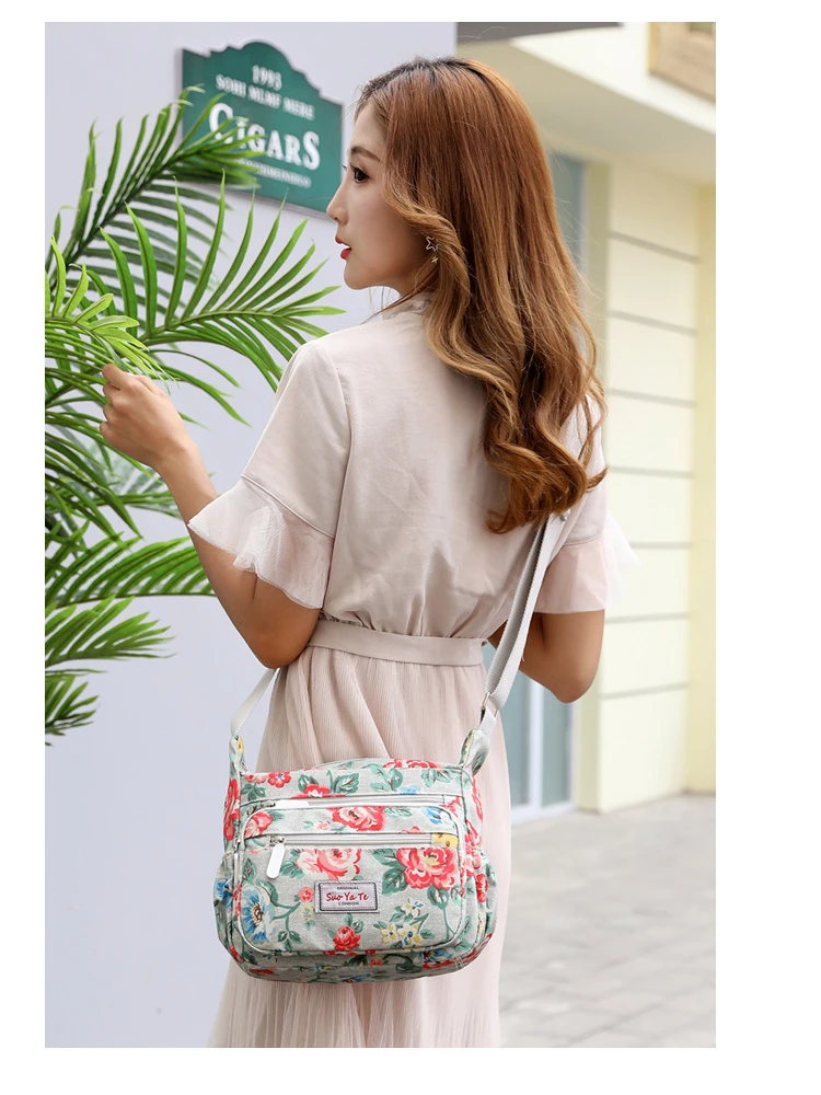 2024 Nowa nylonowa damska torba na ramię z zamkiem błyskawicznym Bandolera Mujer z nadrukiem Flower Girl Student Phone Shoulder Bag — zdjęcie 2