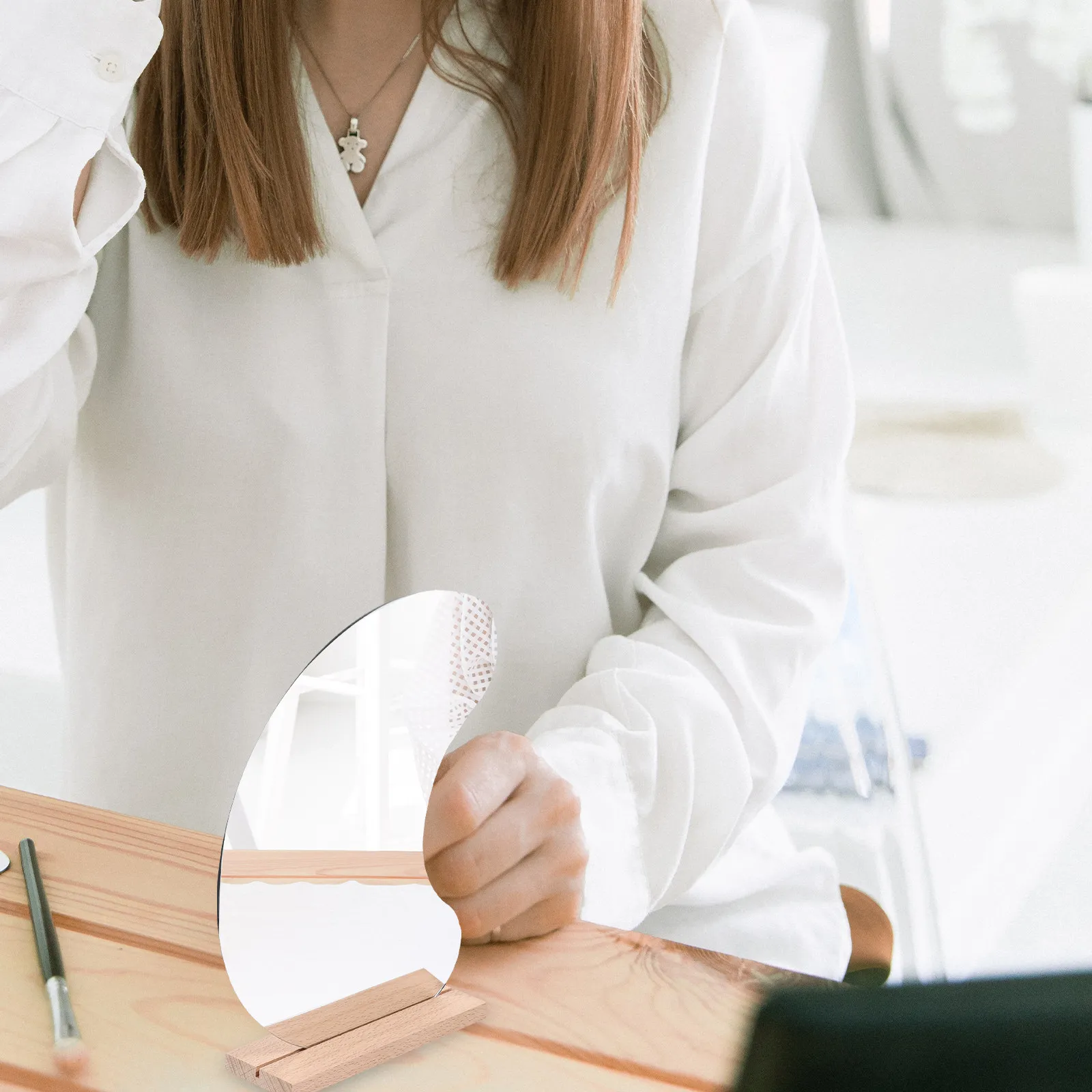 

Portable Makeup Mirror Acrylic Desktop Table Mirror with Wooden Base for Bedroom Living Room Study Decorative Use