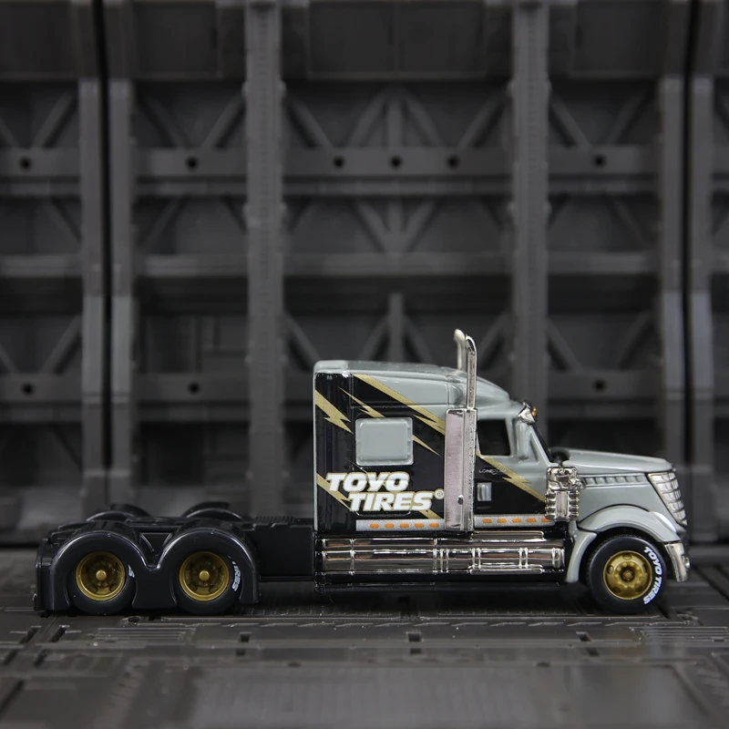 

Maisto 1:64 International Lonestar American Heavy Truck International Lonestar Alloy Model Trailer Car suitable for collection