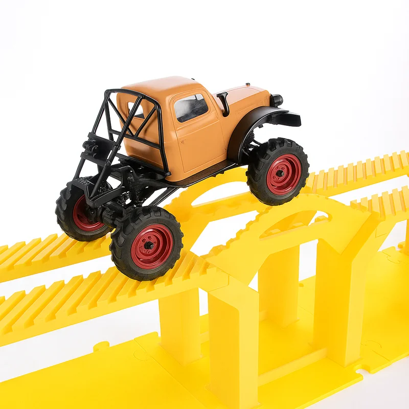 Samochód modelarski zdalnie sterowany RC 1:24 1:18, samochód terenowy, symulacja scen z przeszkodami, stara się przejść po stromych zboczeniach, trapezowym mostach, torze testowym.