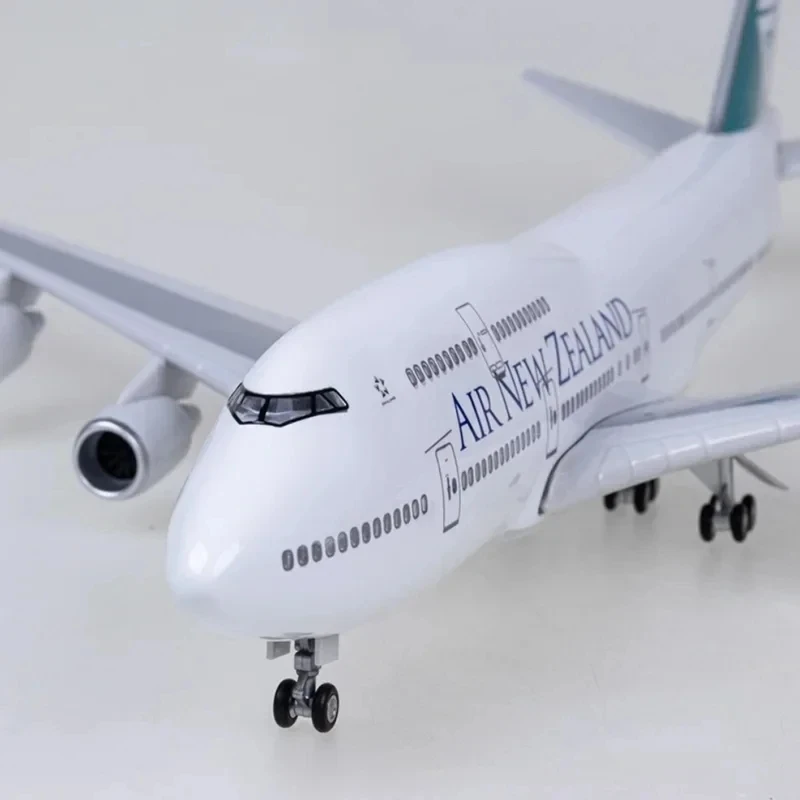 47cm b747 New Zealand Collectible Plane Resin Aircraft Model With Light And Wheels For Collection Home Decor