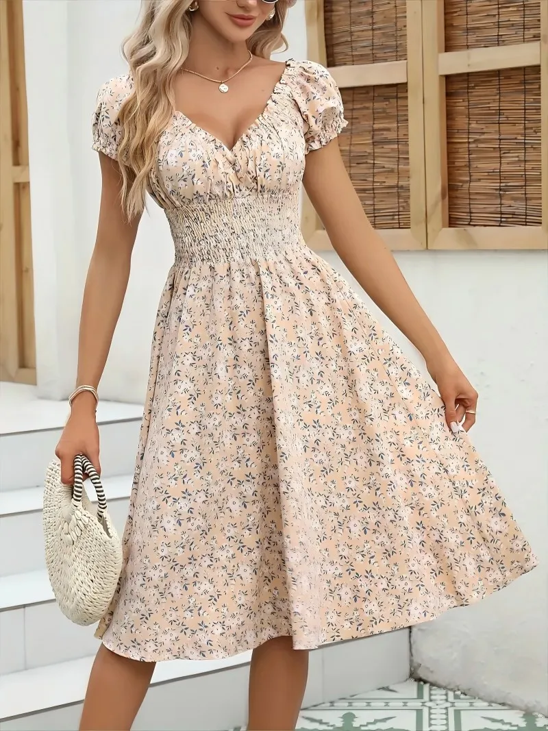 Vintage bloemenjurk met pluizige manchetten en geplooide taille, geschikt voor zomerse strandkleding voor dames en zomerfeesten