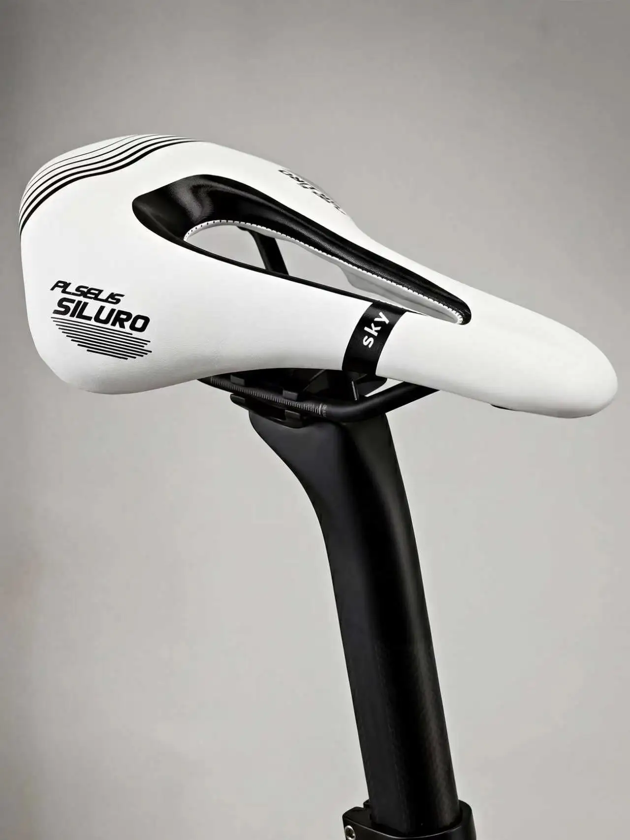 

Plselis Carbon Fiber Road Bike Seat Lightweight Hollow Breathable Design 130g Road Bike Saddle Riding AccessoriesPS--2046