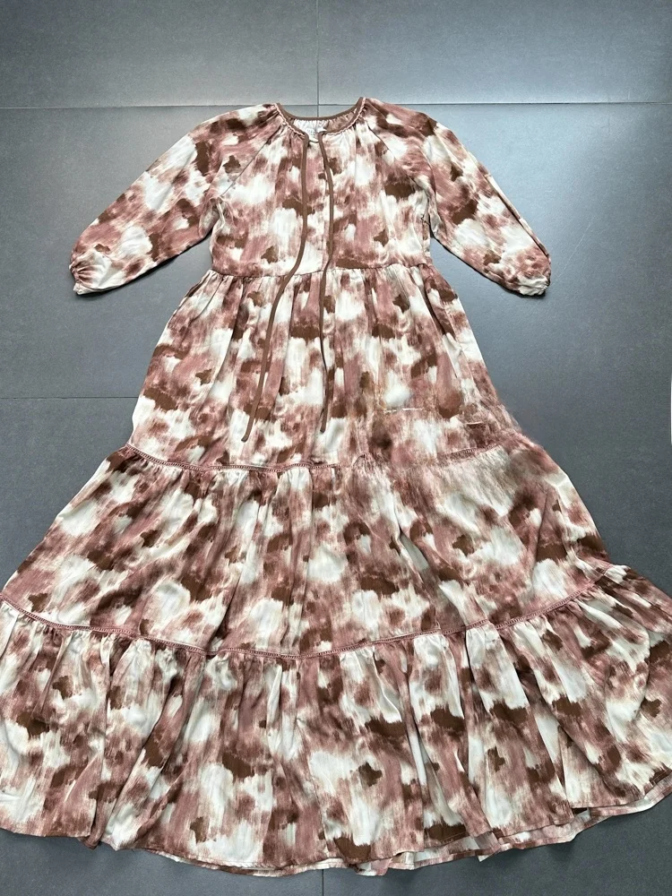 

Удобное женское платье миди с принтом, кружевными вставками на рукавах, круглым вырезом и пышной юбкой, в деловом стиле, из полиэстера, на все сезоны