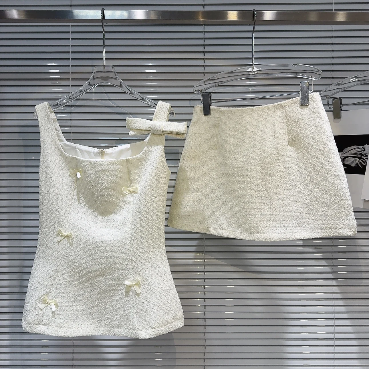 

Summer 2025 New Sle Small Fraance Wind Knot Tweed Tube Top Skirt Set Women's Faion Sweet Sle Two-Piece Suit