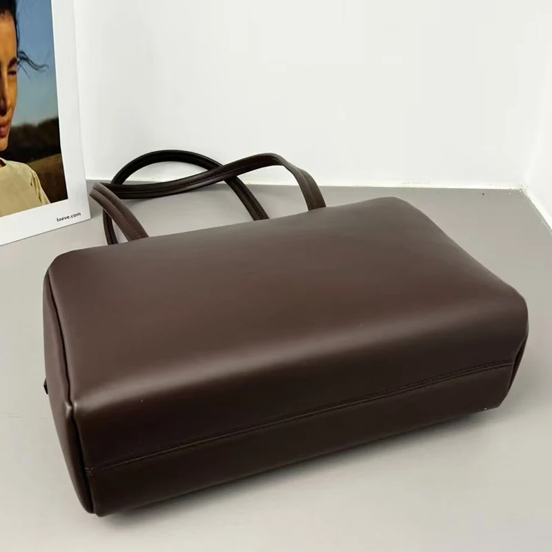 الأحرف الأولى المخصصة للجلد الأصلي أكياس بوسطن بوكس ​​صغيرة للنساء حقائب اليد الفاخرة والمحافظات 2025 جديدة في جلد البقر الكتف غير الرسمي جودة عالية ًالشحن مجانا وصول الشحن السريع