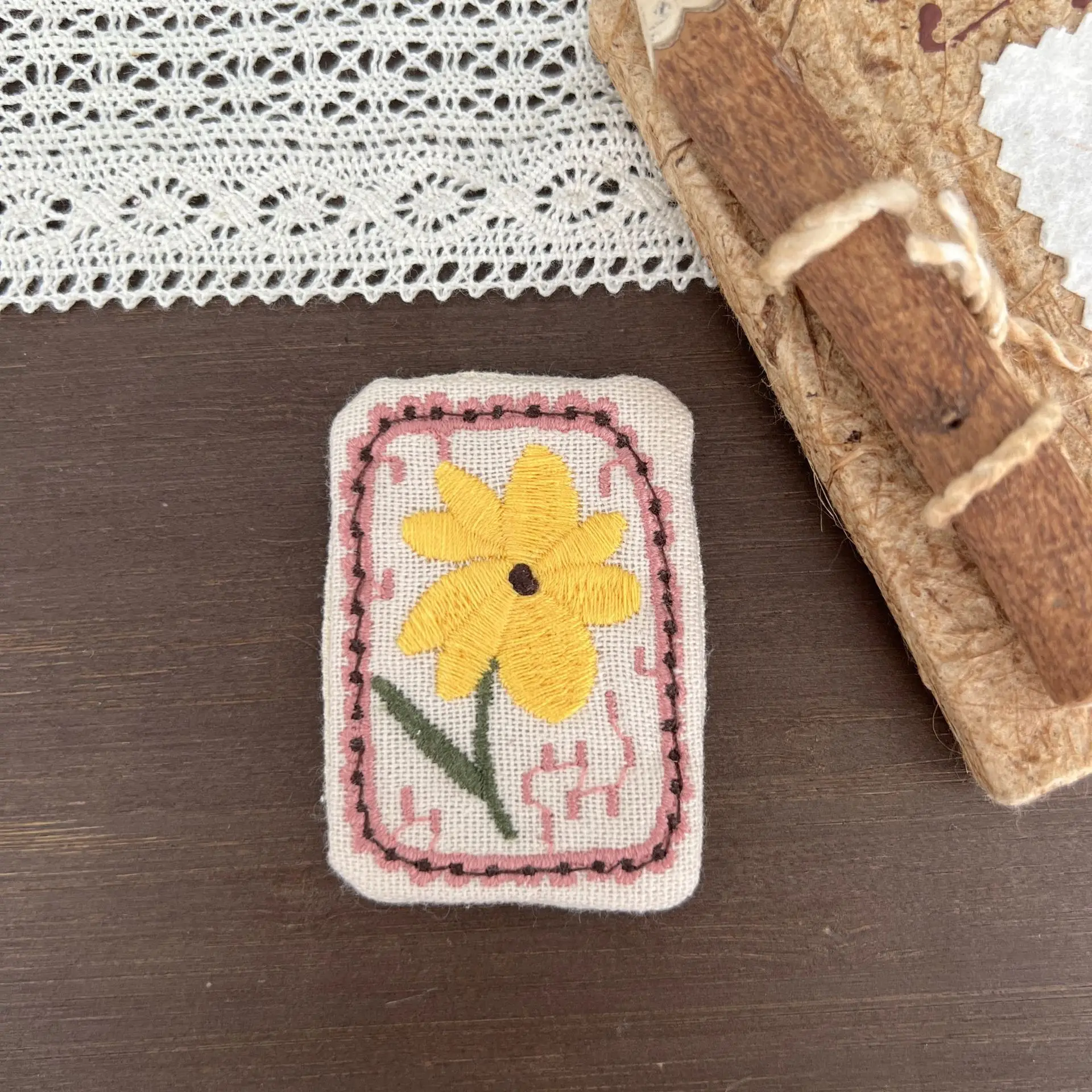New Fabric Versatile Fresh Vintage Cute Animal Flower Embroidered Square Patch Set For Women Hair Clothing Bag Embellishment