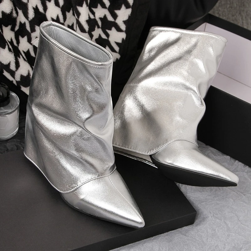 Botas de tubo medio con punta estrecha y temperamento de tacón alto plateado, botas cortas para hombre pequeño, otoño para mujer