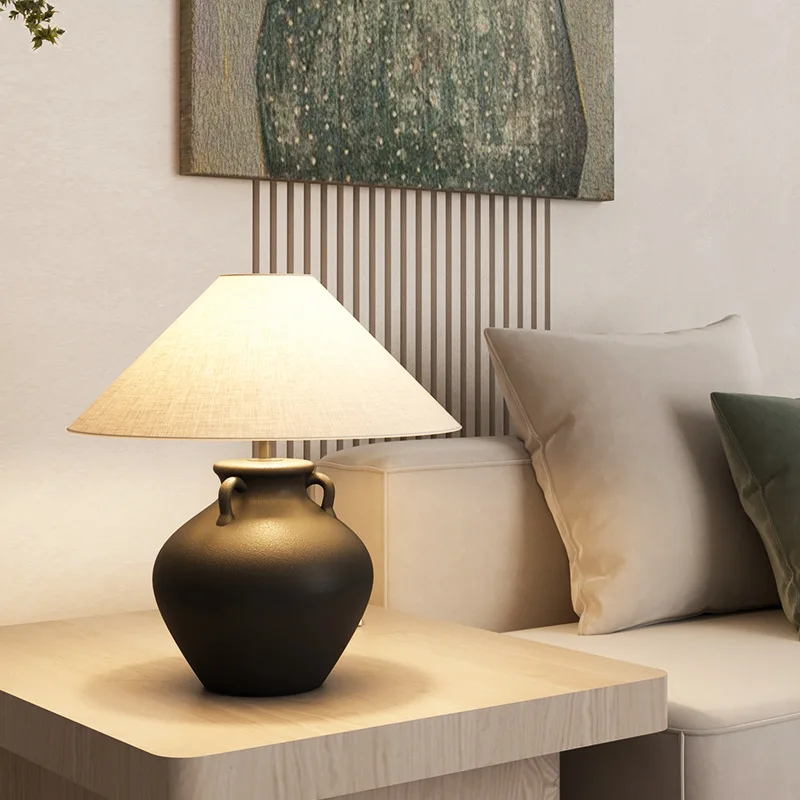 Chinese classic retro style ceramic fabric desk lamp, creative home appliances simple design