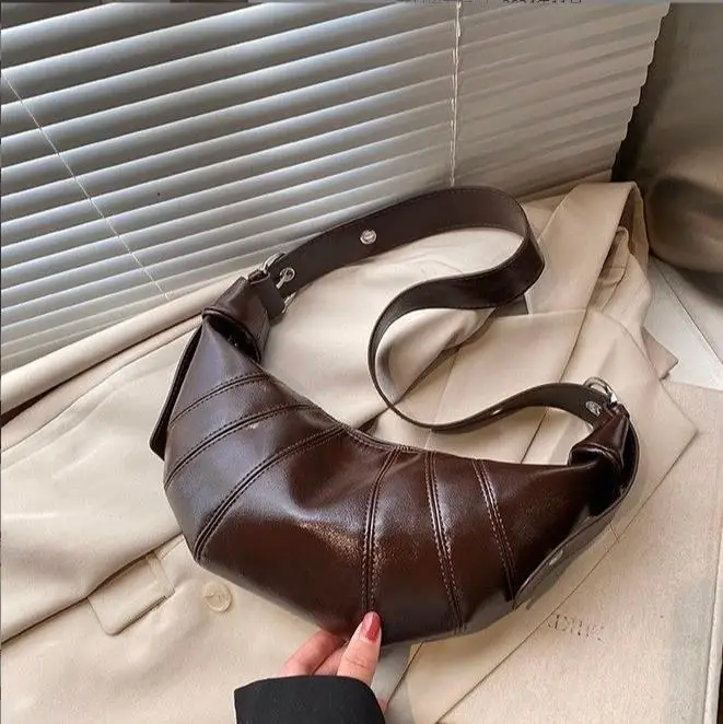 

Popular Autumn and Winter New Retro Croissant Fashionable Crossbody Bag, Shoulder Bag, Armpit Bag, Daily Commuting Women's Bag
