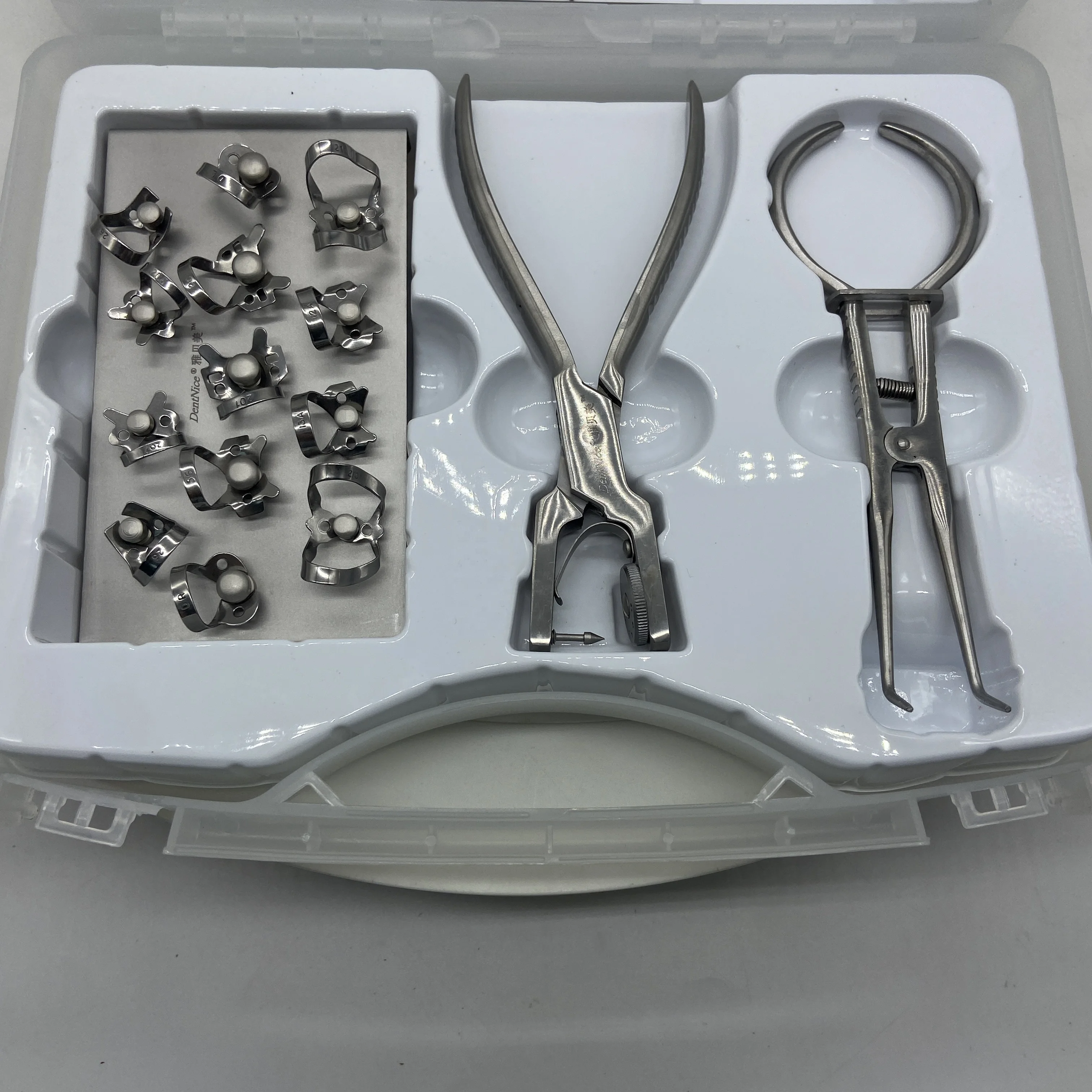 

Новинка: Набор стоматологических коффердамов без латекса и пудры