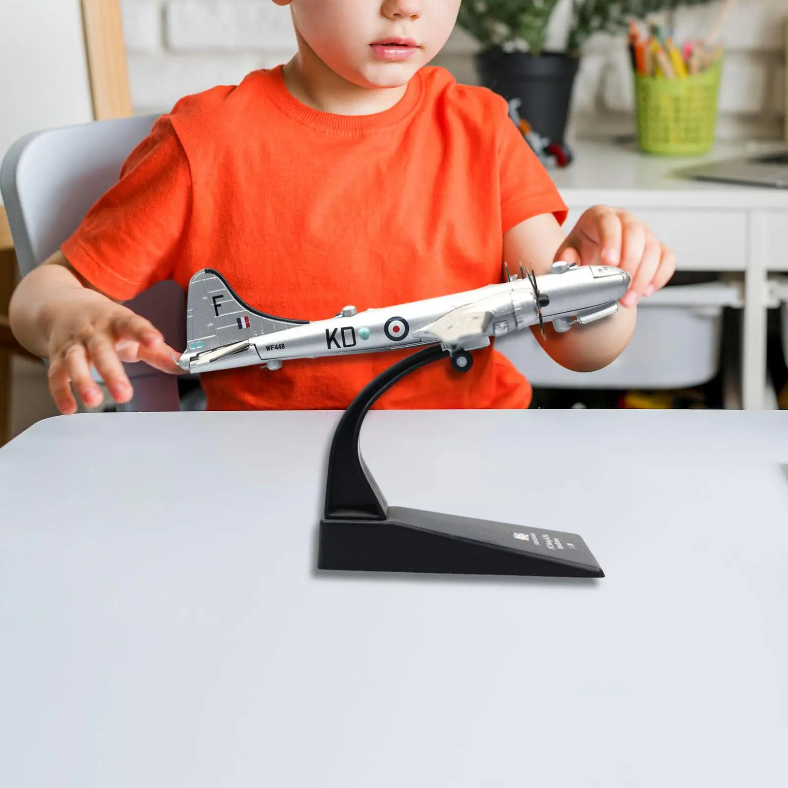 1 200 Scale Mini Aircraft Model Alloy Collectible Toy Metal Plane Replica for Aviation History Enthusiast Display