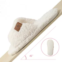 Chaussons blancs tendance à bout ouvert pour femme, hiver 2026, confortables, à talons plats, en fausse fourrure, chauds et douillets 3