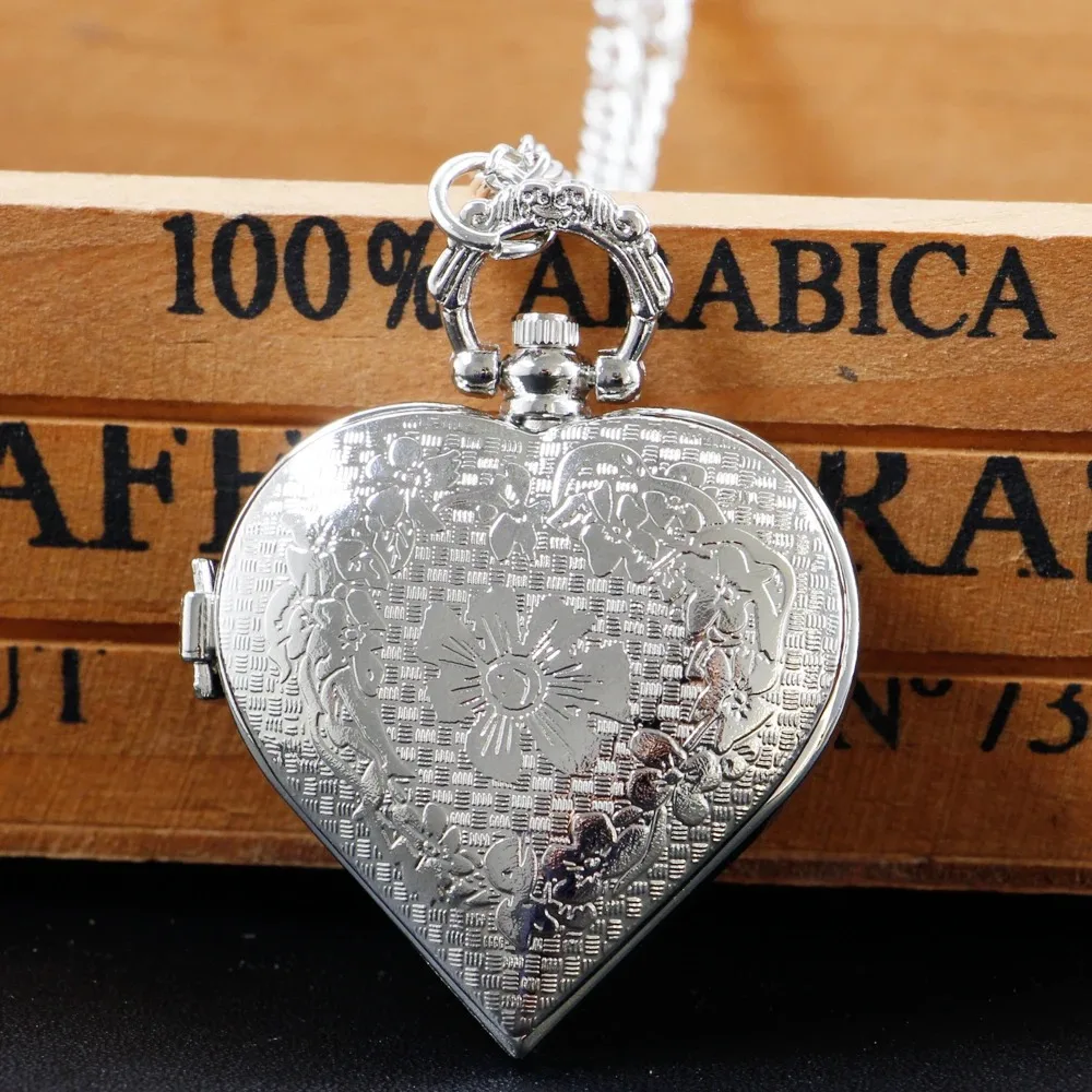 실버 목걸이가 달린 중공 하트 모양의 석영 회중 시계 실용적인 인기 레이디 펜던트 선물 Fob 시계