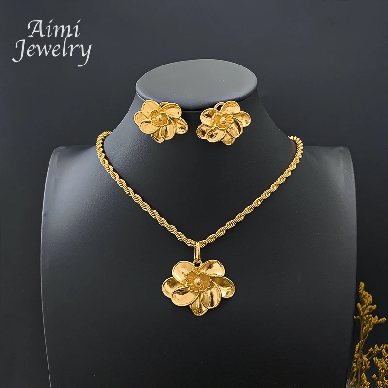 Women's Unique Geometric Twisted Pendant with Chain Set