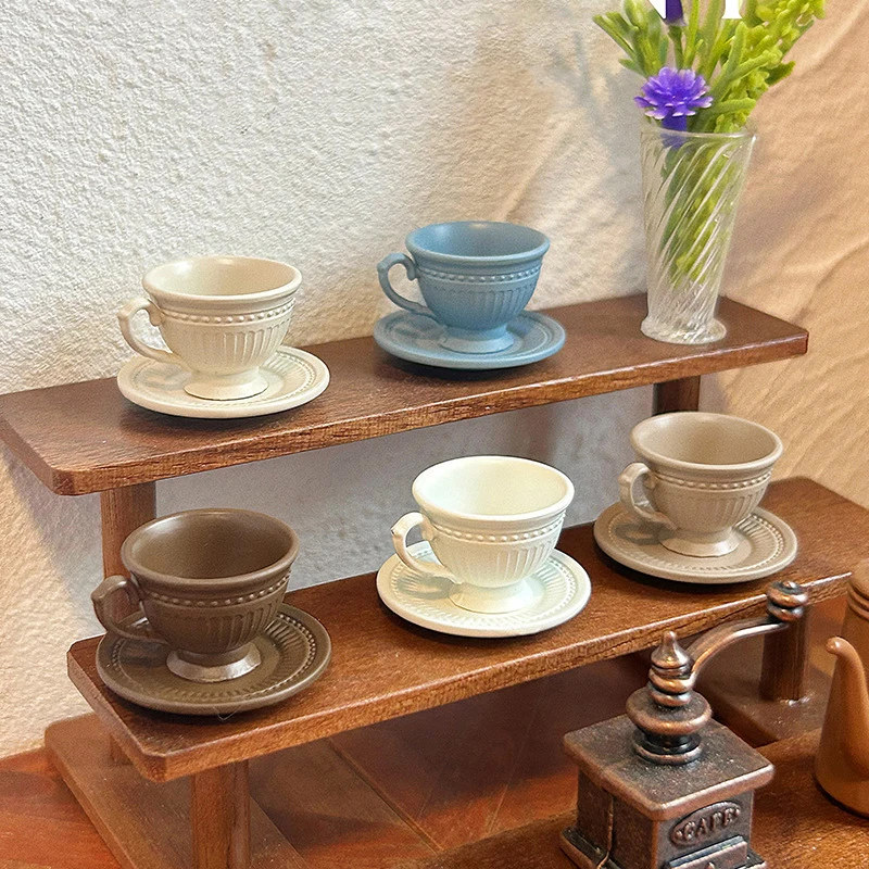 【K】2Pcs Dollhouse Miniature Dining Ware Mini Vertical Pattern Coffee Cup Plate Set Toy Model Doll House Accessories